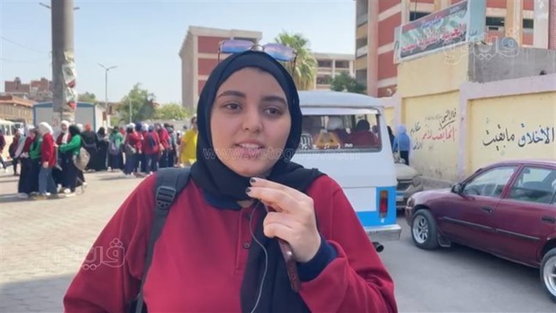 طالبة بالصف الاول
