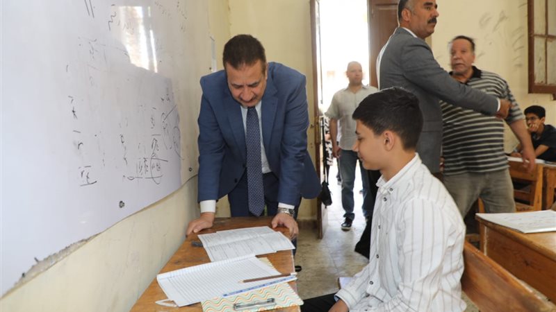 محافظ المنوفية داخل