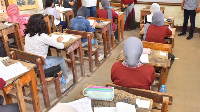 طلاب الشهادة الإعدادية