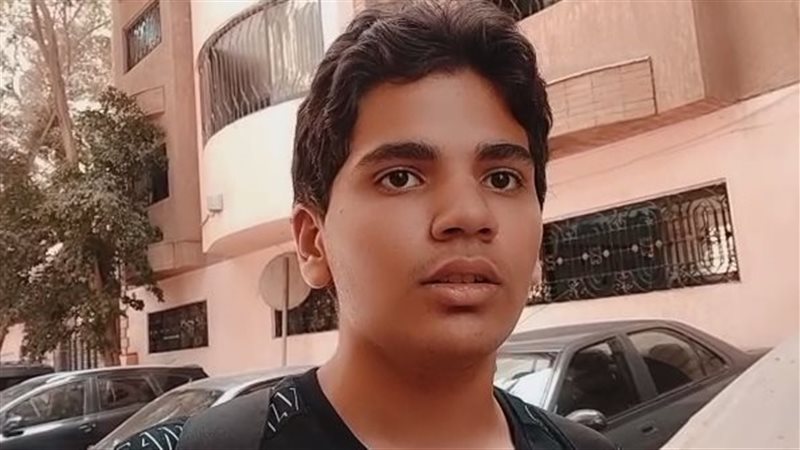 طالب بالصف الثاني