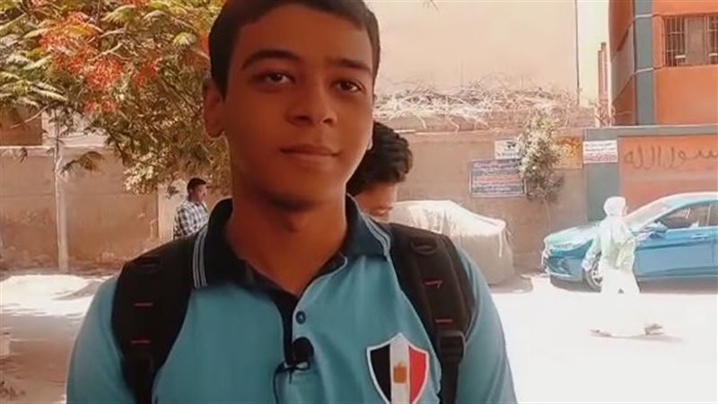 طالب بالصف الثاني