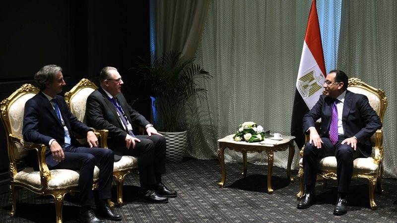 رئيس الوزراء يلتقي