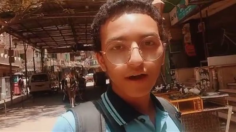 طالب بالصف الأول