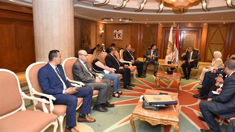اجتماع وزير القوي