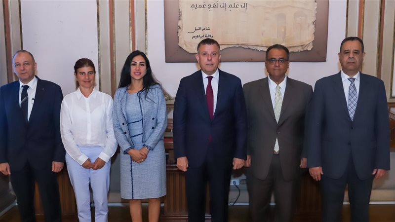 جامعة عين شمس، فيتو