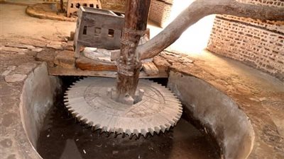 قصة طاحونة أبو شاهين بالبحيرة، بناها عثمان أغا الطوبجي، واختار اسمها من العامل القائم عليها، وخصصت إيراداتها لمسجد المحلي