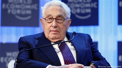 كيسنجر يتنبأ بصراع عسكري بين واشنطن وبكين ويكشف عن تطور خطير في تسليح اليابان 