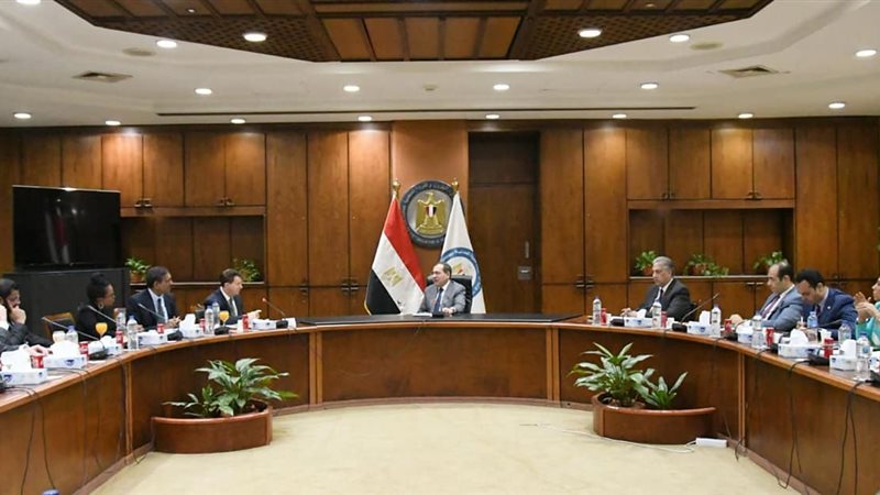 وزير البترول يستقبل