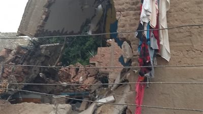 مقتل فتاة وإنقاذ 8 أشخاص في انهيار منزل من طابقين بأسيوط 