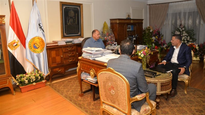 اجتماع محافظ أسيوط،