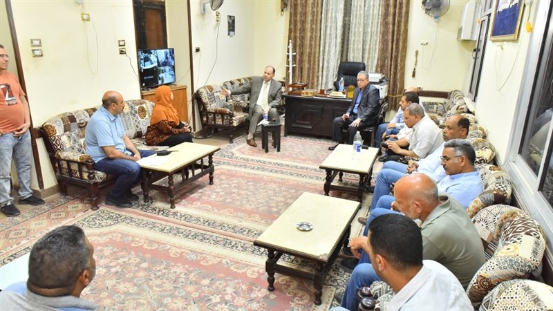 اجتماع محافظ أسيوط