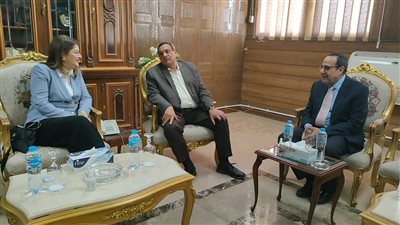 شوشة يستقبل وزيرا التنمية المحلية والتخطيط بعد وصولهما العريش