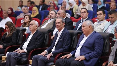 وزير الاتصالات: تنفيذ عدد من المشروعات التكنولوجية بمحافظة الوادى الجديد 