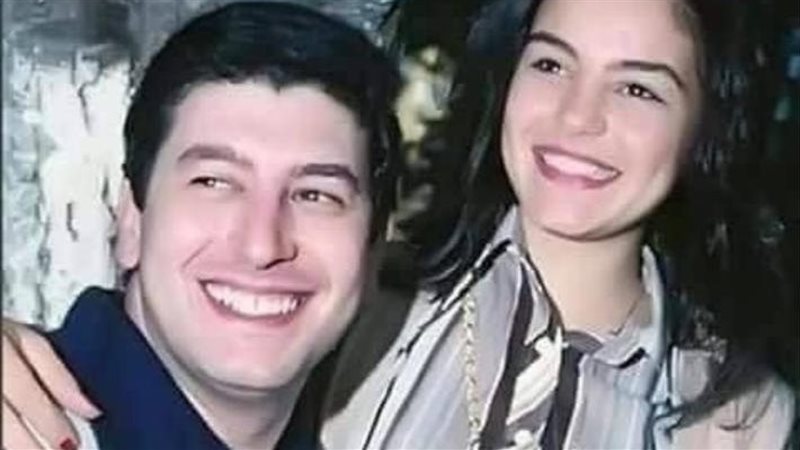 عمر خورشيد مع شقيقته