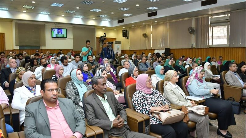 ندوة بجامعة القاهرة،