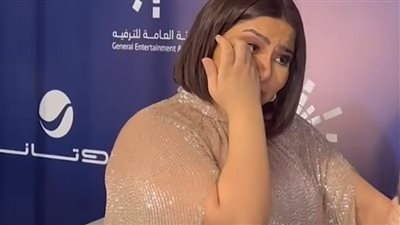 شيرين باكية: مصر أكبر من أن يكون لها صوت واحد وأنا بحمل اسم بلدي (فيديو)