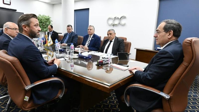 وزير البترول خلال