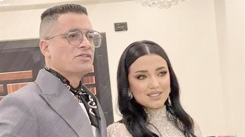 حسن شاكوش وزوجته