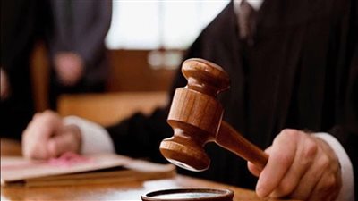 قانوني يكشف عقوبة التلاعب في أسعار الدولار