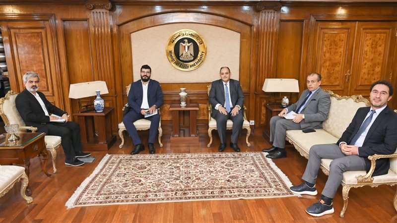 وزير التجارة والصناعة