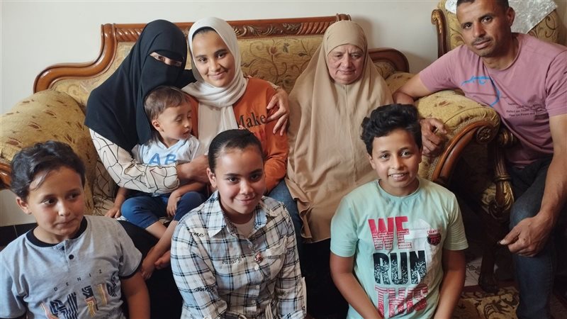 عائلة الطالبة منار