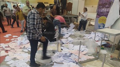 نائبة تتقدم ببلاغ للنائب العام على الهواء بعد اقتحام مجهولين مقر انتخابات المهندسين (بث مباشر)