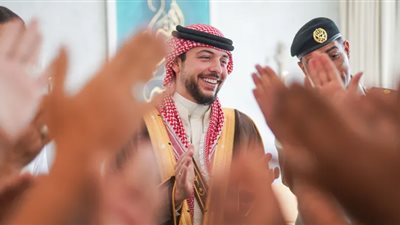 زفاف ولي عهد الأردن.. العالم يتابع وليمة العرس عبر بث مباشر من مضارب بني هاشم.. وطائرات عسكرية ومواكب رسمية في عمان