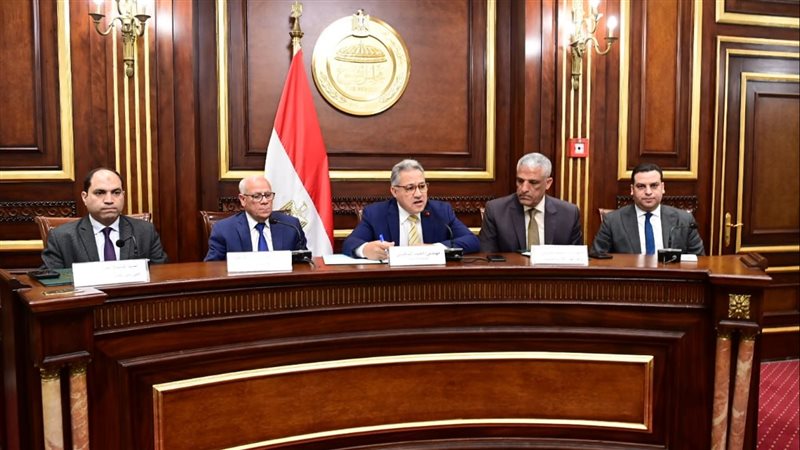 مناقشة أزمة البطاقات