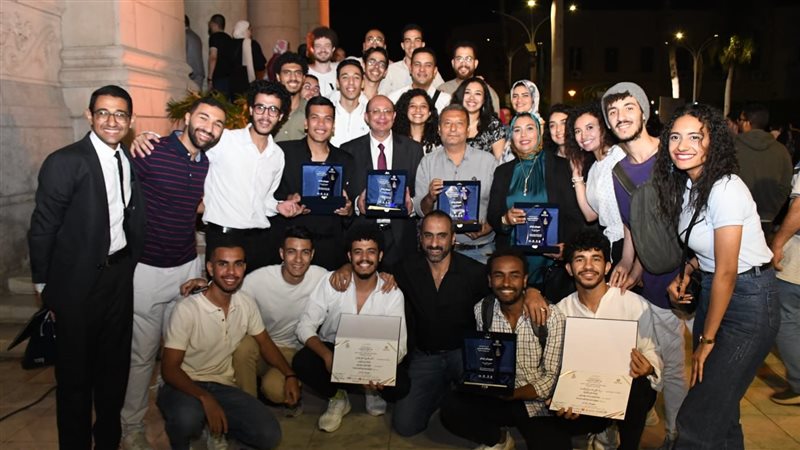 جامعة عين شمس، فيتو