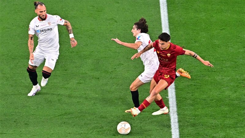 روما وإشبيلية، فيتو