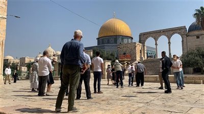 حافلات الفلسطينيين في النقب تتوجه إلى الأقصى لأداء صلاة الجمعة الثانية من رمضان (صور)