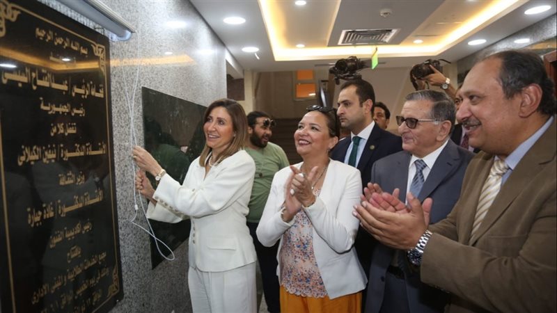 وزيرة الثقافة تفتتح