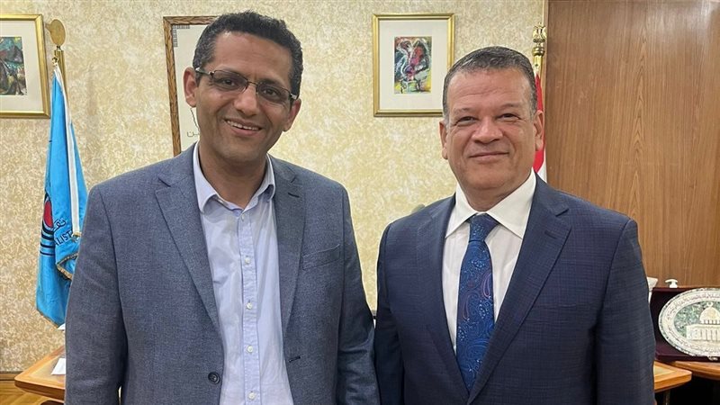 نقيب الصحفيين والمستشار