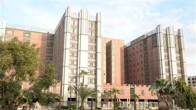 رئيس جامعة القاهرة يحسم الجدل حول حقيقة بيع مستشفى قصر العيني الفرنساوي 