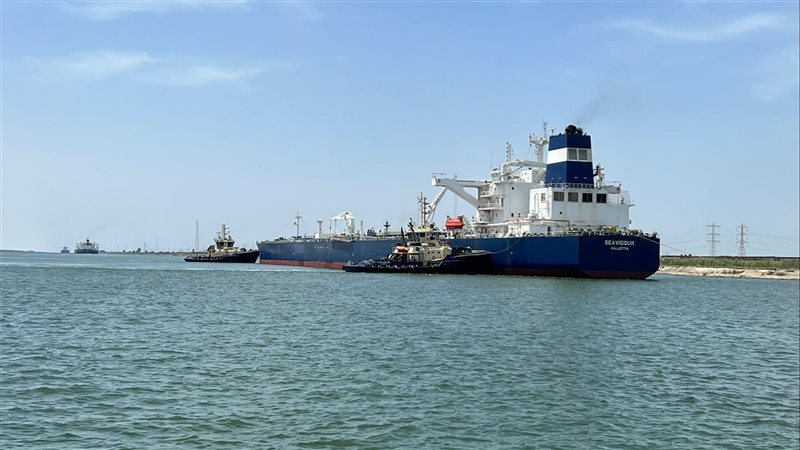 ناقلة البترول خلال