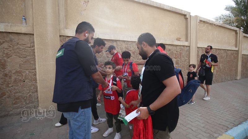 بدء توافد جماهير