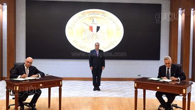 مدبولي يشهد توقيع اتفاق تطوير المشروعات الصغيرة بالمنطقة الصناعية بشرق بورسعيد