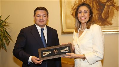 وزيرة الثقافة تلتقي نظيرها الكازاخي لبحث تعزيز التعاون المشترك 