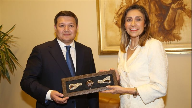 وزيرة الثقافة ونظيرها