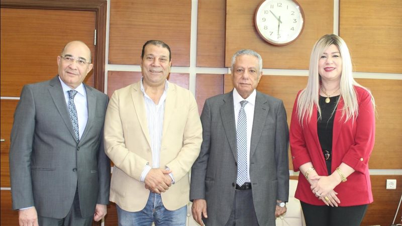 عصام كامل مع قيادات