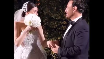 بكاء عاصي الحلاني وابنته ماريتا أثناء رقصهما في حفل زفافها (فيديو)