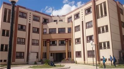 السفيرة الأمريكية تزور مدرسة المتفوقين في المنيا
