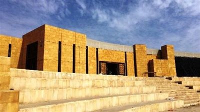 تعرف على القيمة التاريخية وتاريخ ظهور مسند الرأس في مصر القديمة