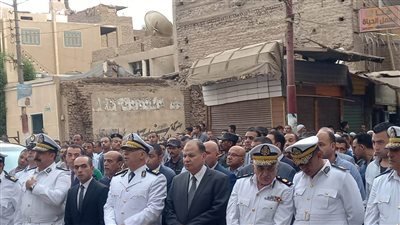 محافظ أسيوط يتقدم الجنازة العسكرية للشهيد الرائد مصطفى عبد الرازق بطما 
