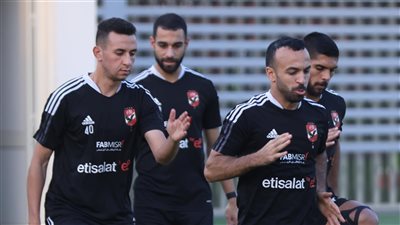 التركيز شعار فريق الأهلي قبل المران الأول في المغرب (صور)