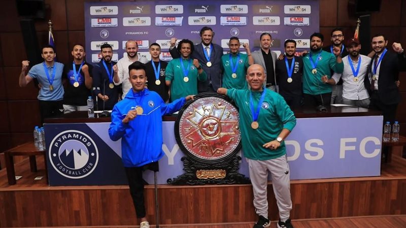 بيراميدز يكرم فريق