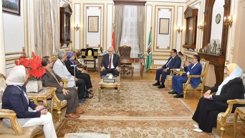 الخشت يلتقى لجنة
