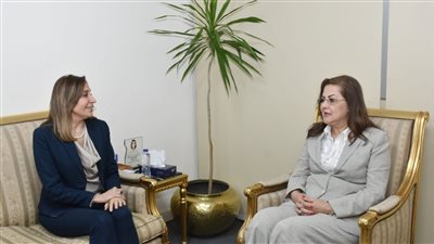 وزيرا الثقافة والتخطيط يبحثان آليات التعاون لتطوير مجالات الحرف اليدوية ودعم المرأة