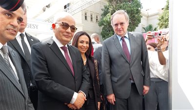 رضا حجازي يتفقد معرض «هى تقود» لدعم طالبات التعليم الفني (فيديو) 