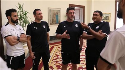 فيتوريا يستقبل اللاعبين الجدد في معسكر منتخب مصر (صور)